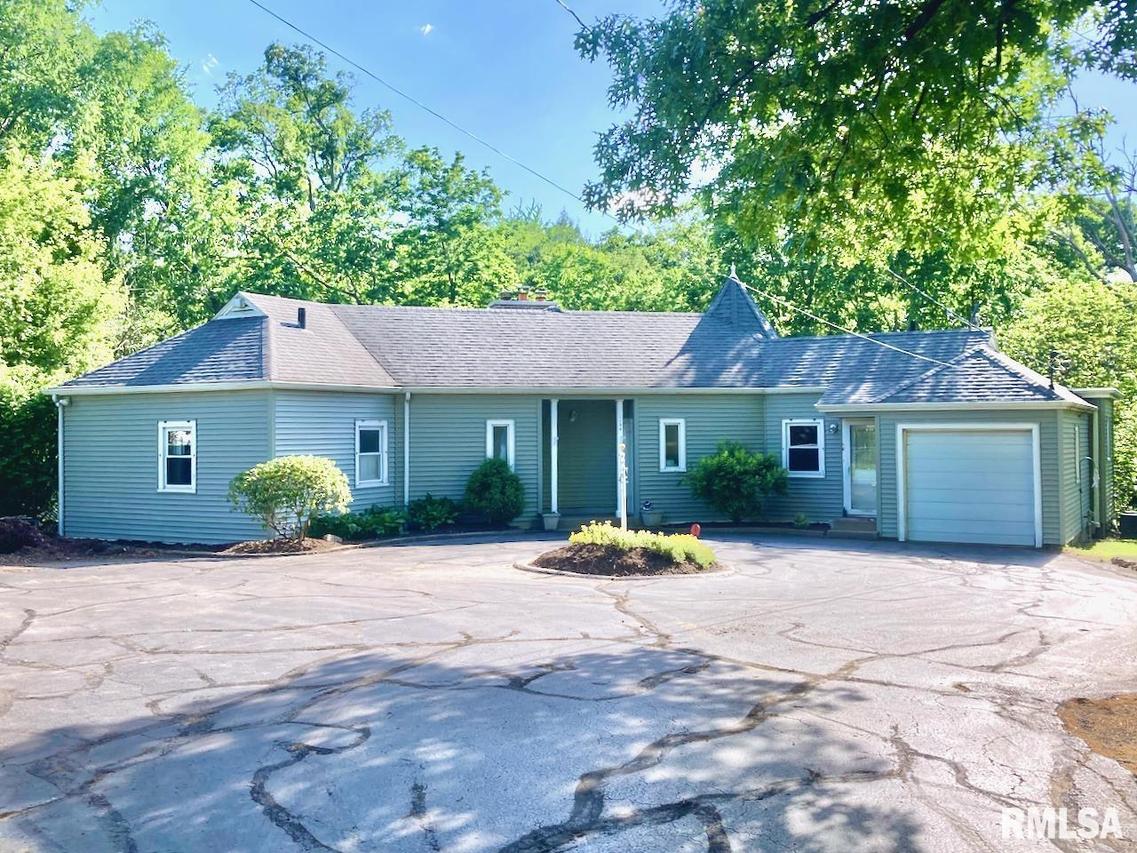 1130 27th St., Moline, IL 61265