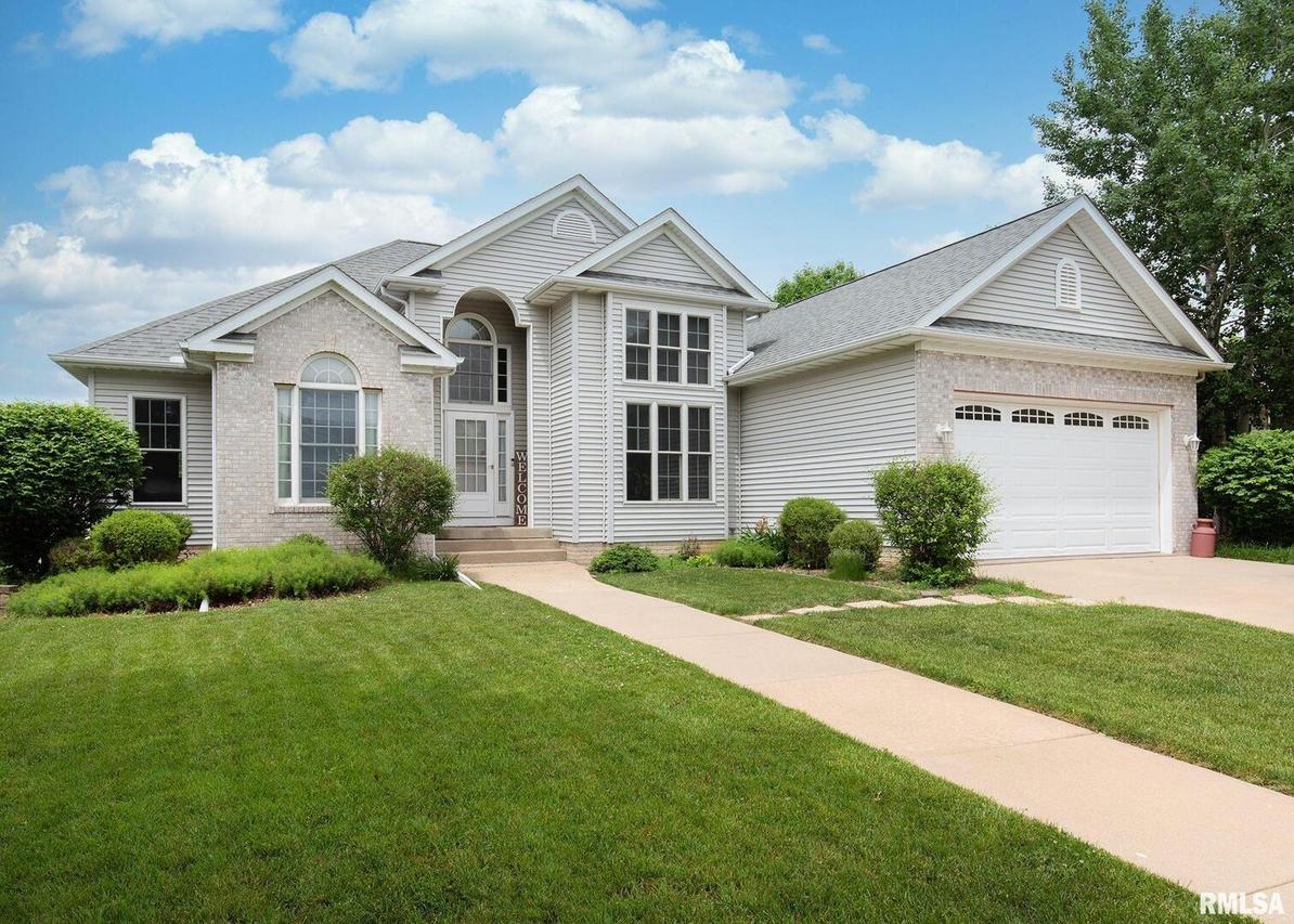 861 7th Street Ct., Moline, IL 61265