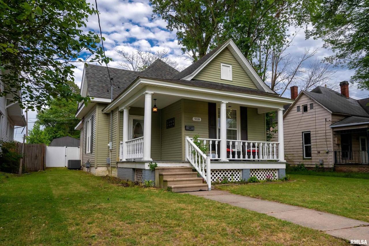 908 S Granger St., Harrisburg, IL 62946