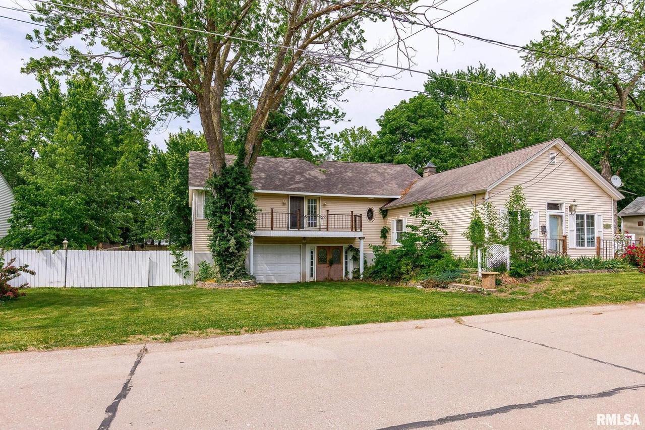 595 22nd Ave., Rock Island, IL 61201