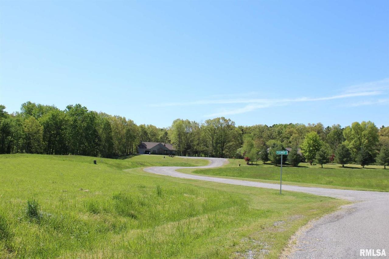 1765 Hickory Trails Rd., Carbondale, IL 62902