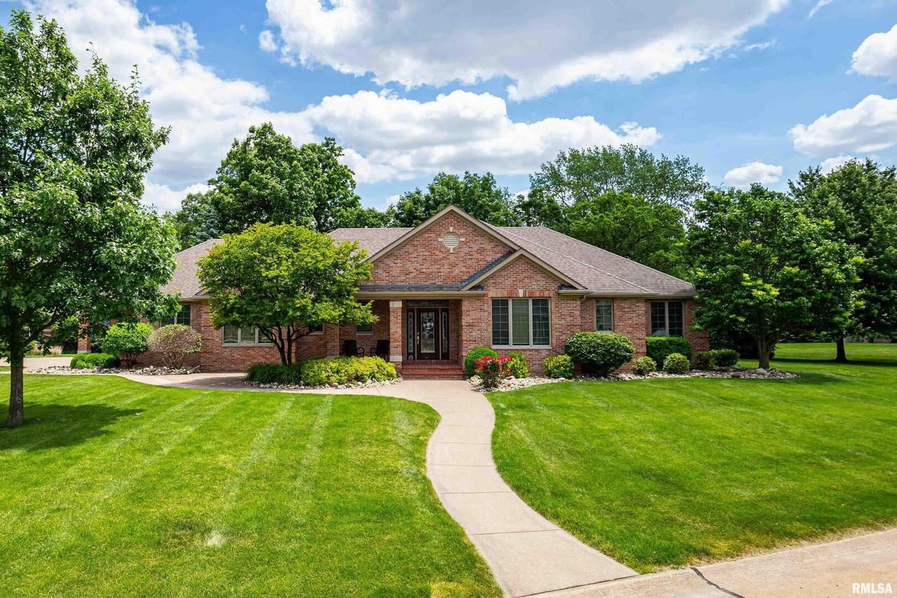 1 Bayhill Drive Ct., Coal Valley, IL 61240