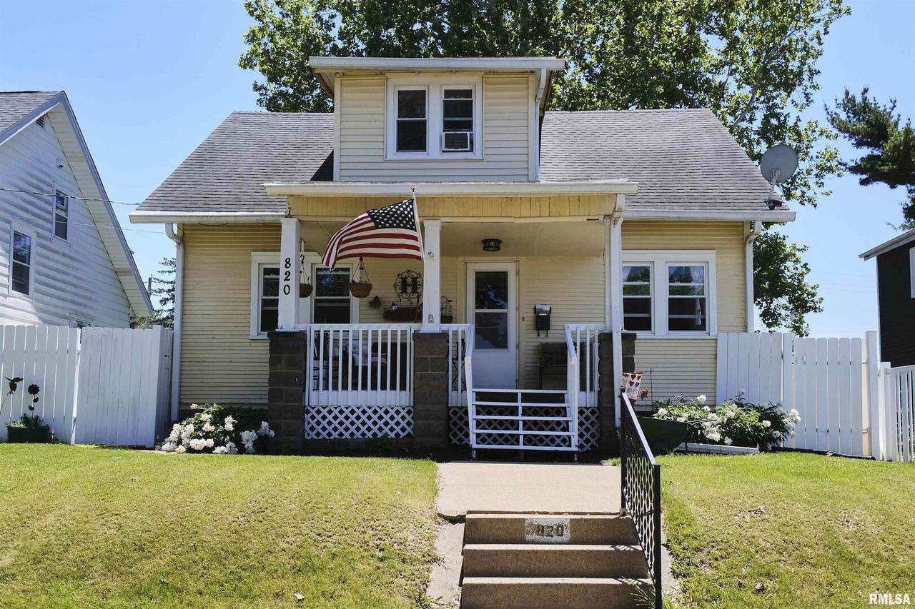 820 17th Ave., Moline, IL 61265