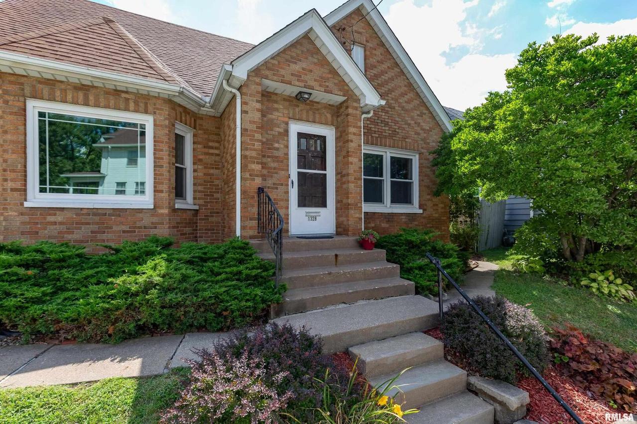 1328 19th Ave., Moline, IL 61265