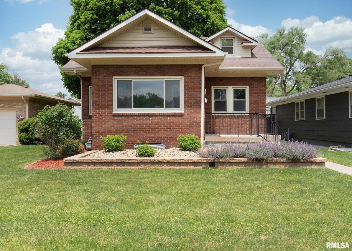 5121 7th Ave., Moline, IL