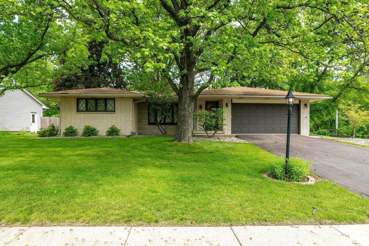 5215 34th Ave., Moline, IL 61265