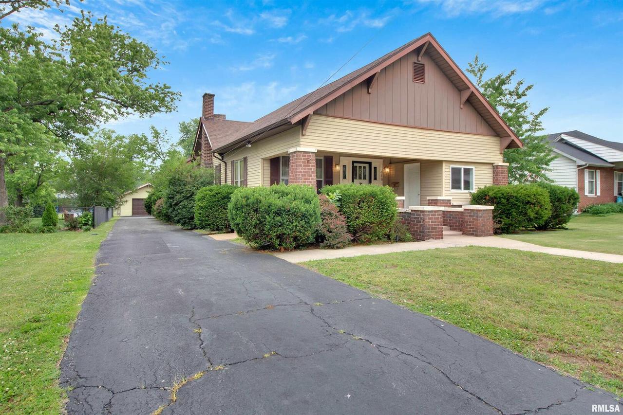 418 E Main St., Duquoin, IL 62832
