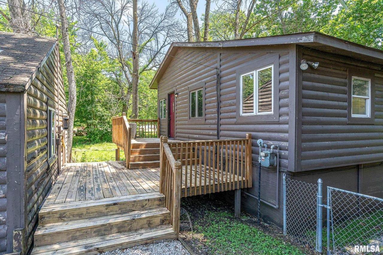 3252 N Shore Dr., Moline, IL 61265