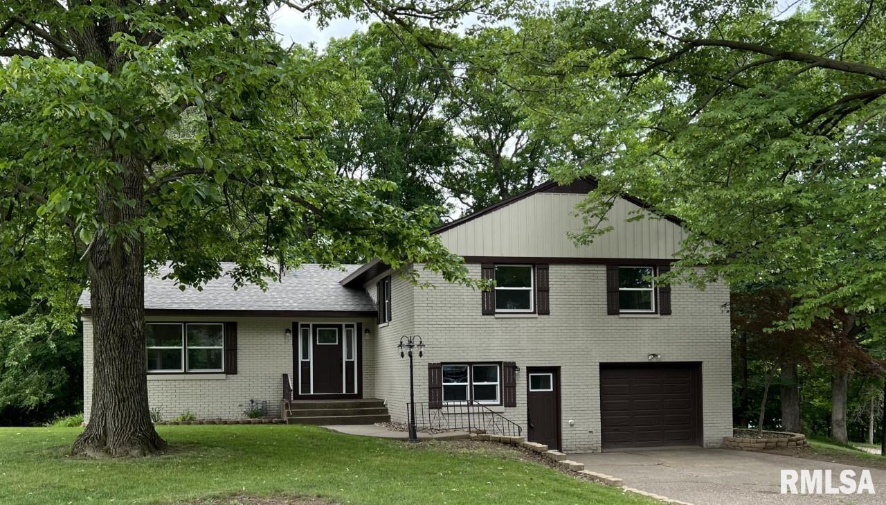 610 20th Avenue Ct., East Moline, IL 61244