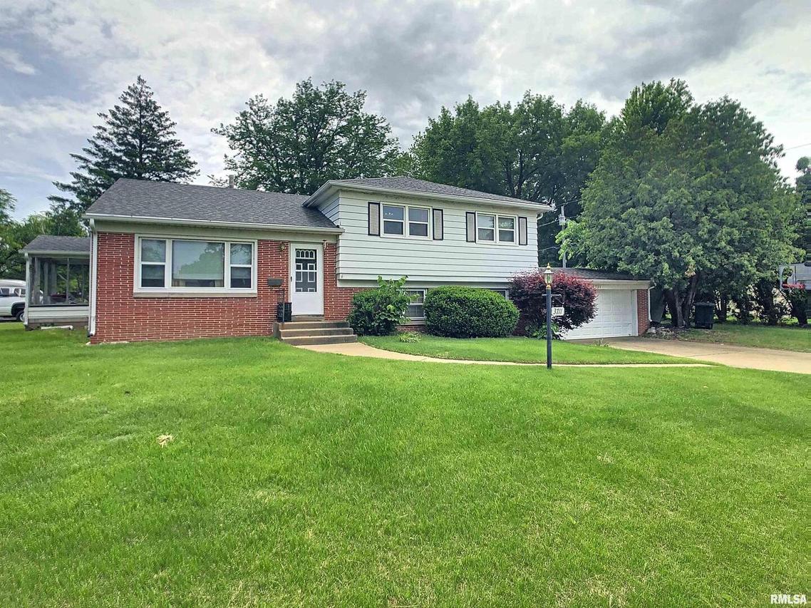 3711 32nd St., Rock Island, IL 61201