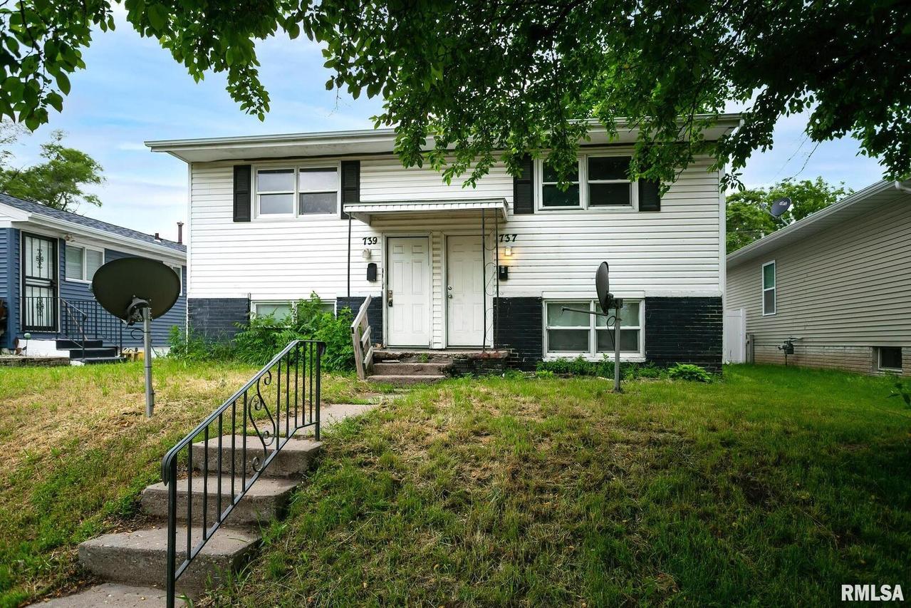 737/739 24th St., East Moline, IL 61244