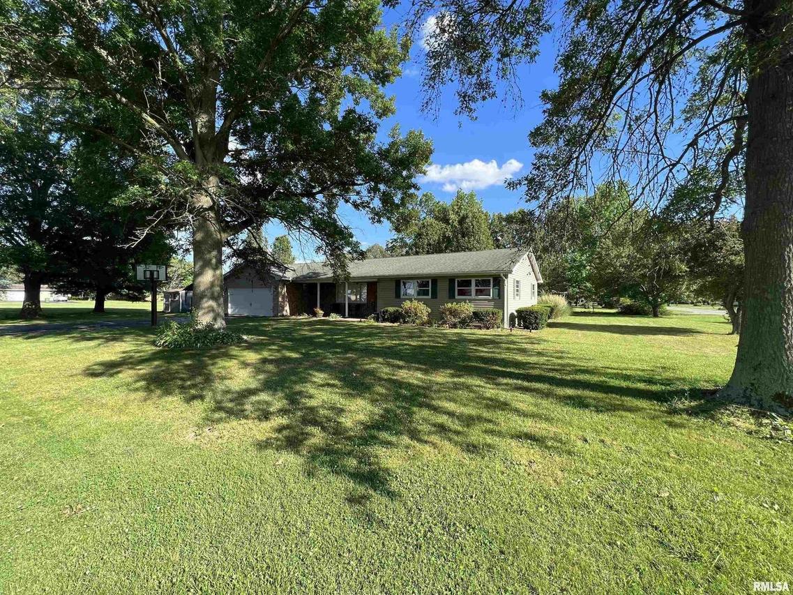 700 Tuthill Ln., Elkville, IL 62932