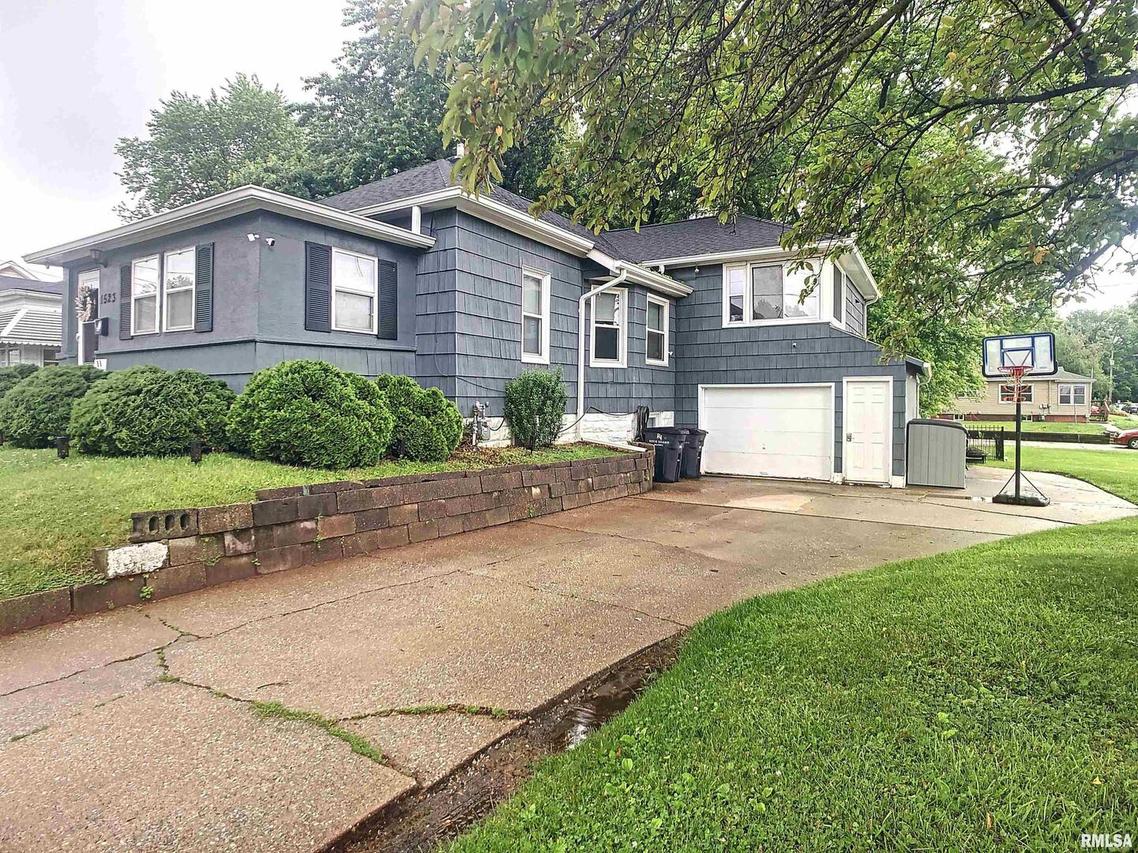 1523 44th St., Rock Island, IL 61201