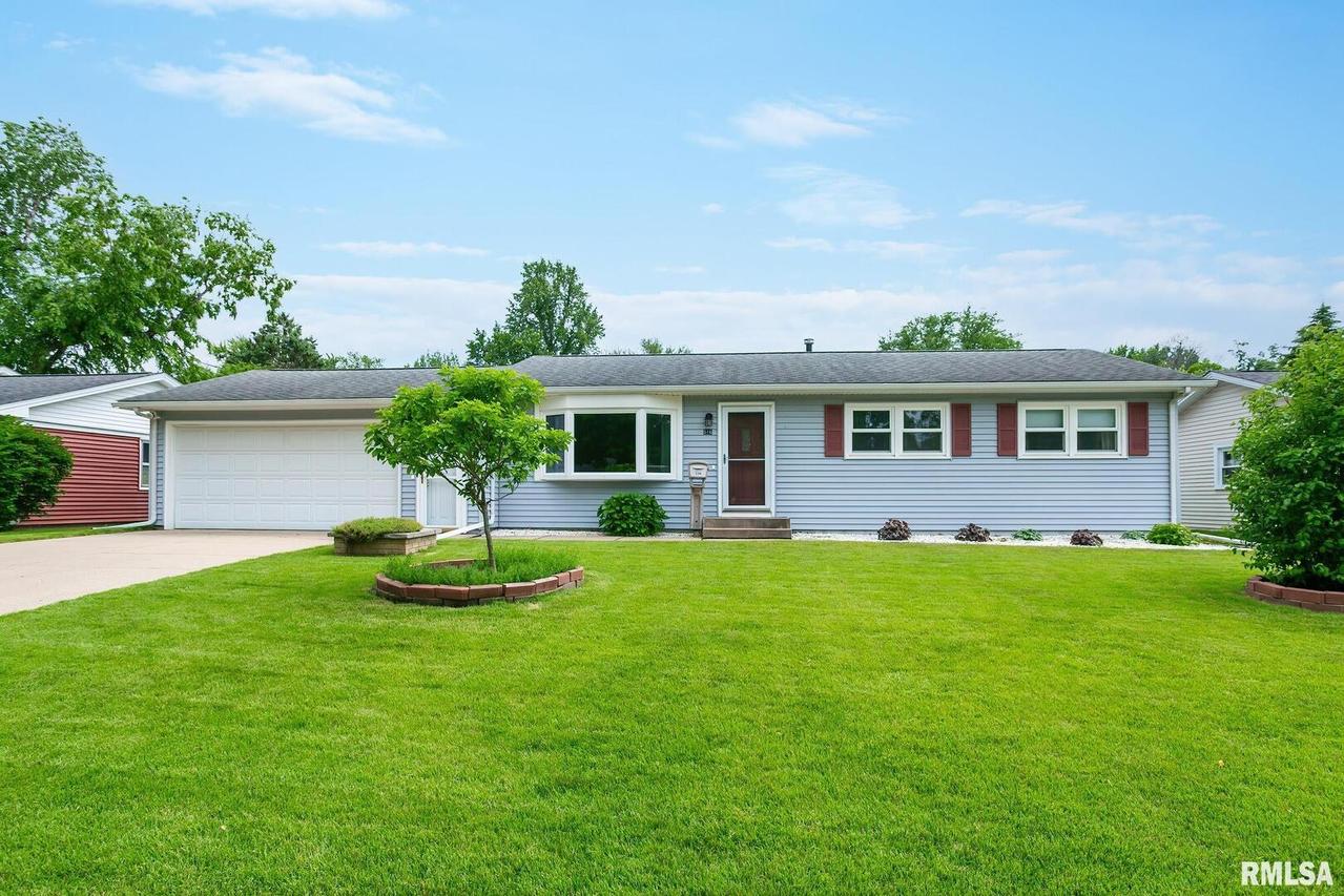 516 38th Ave., East Moline, IL 61244
