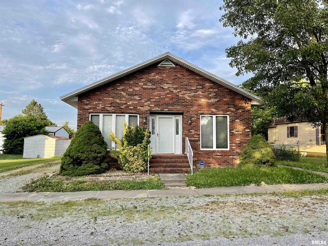 1004 S 12th St., Herrin, IL 62948