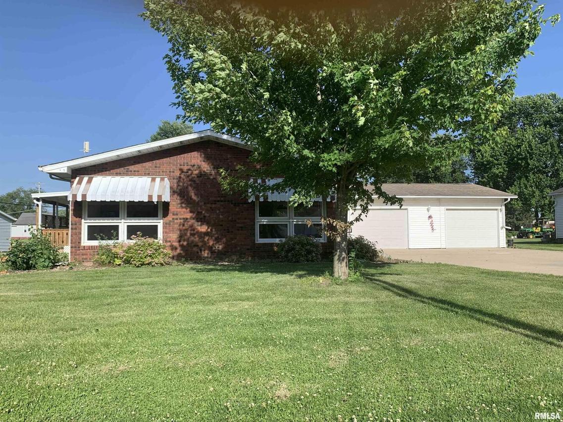 109 N Henry St., Annawan, IL 61234