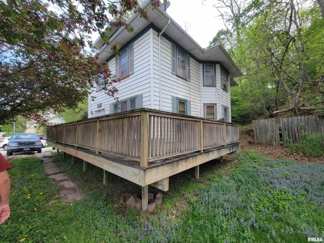 1154 19th St., Moline, IL 61265