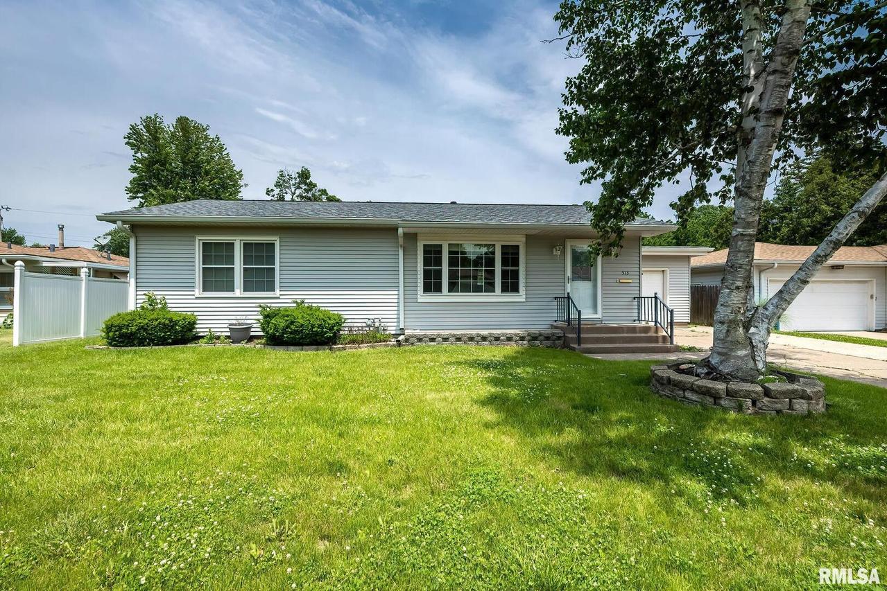 513 28th Ave., East Moline, IL 61244