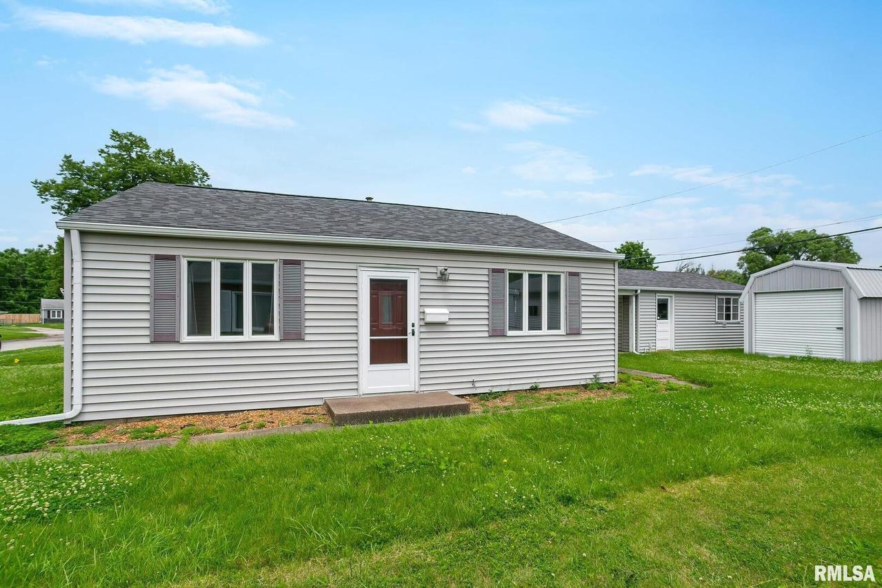 3811 10th Avenue Ct., Moline, IL 61265