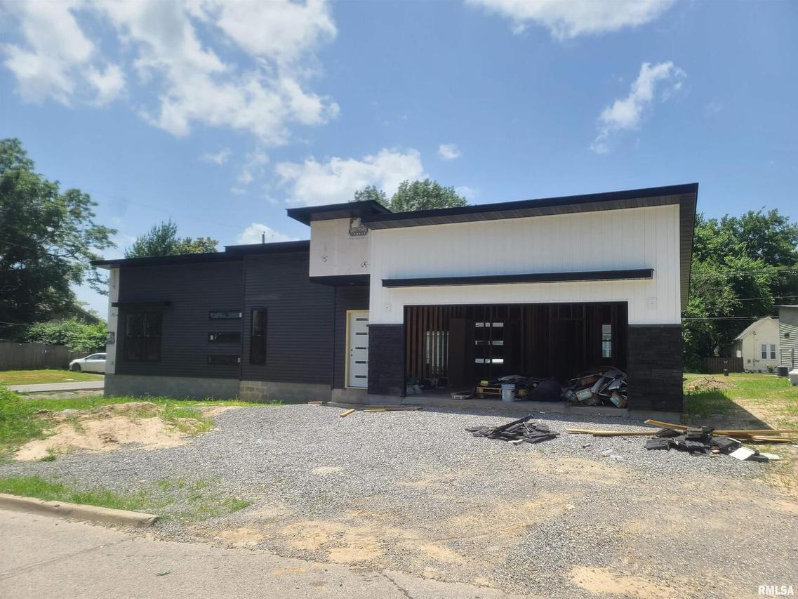 1014 S Buchanan St., Marion, IL 62959