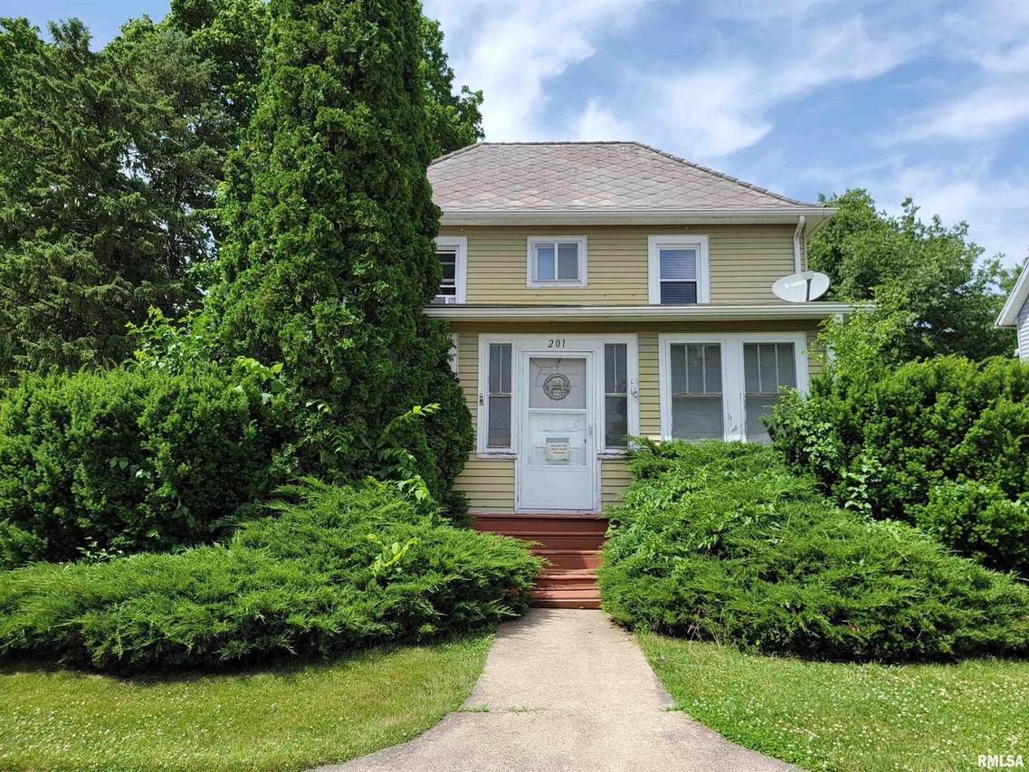 201 E Greenwood St., Toulon, IL 61483