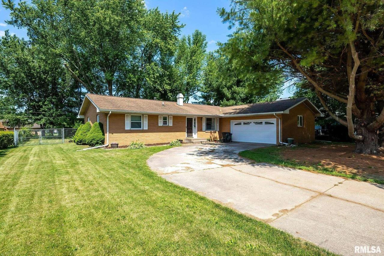 109 N 3rd St., Colona, IL 61241