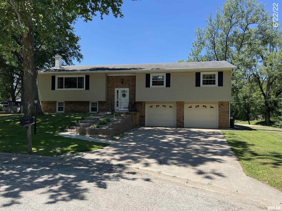 45 Center Ct., Geneseo, IL 61254