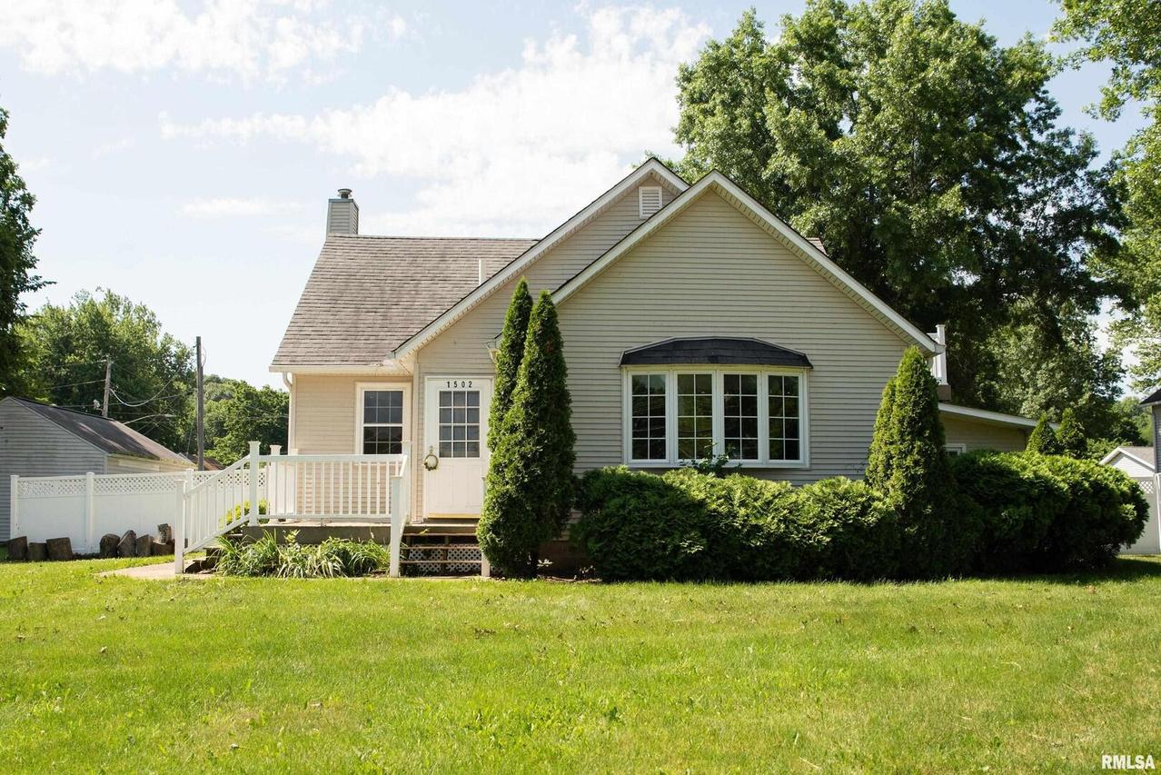 1502 2nd Ave., Rapids City, IL 61278