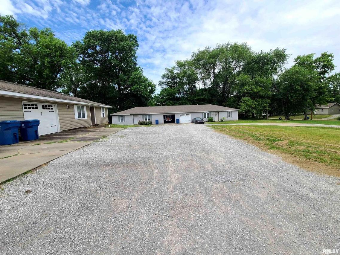 210 Beaver St., Cambria, IL 62915