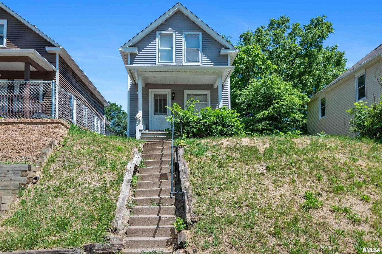 229 14th Ave., Moline, IL 61265