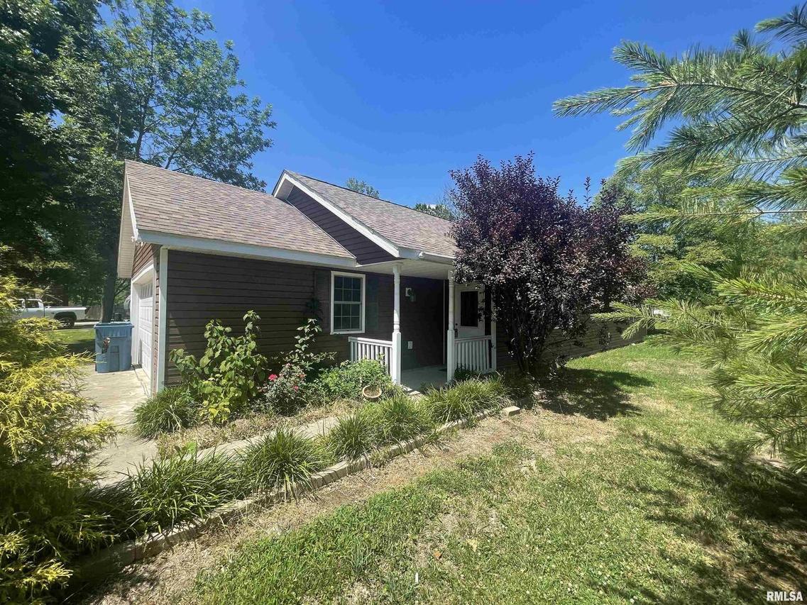 200 Noah Ln., Carterville, IL 62918