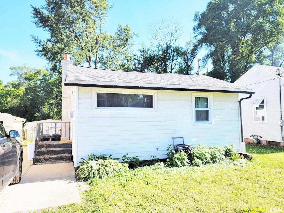 1812 28th Ave., East Moline, IL 61244