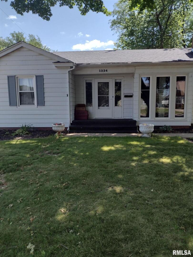1324 23rd Avenue Ct., East Moline, IL 61244