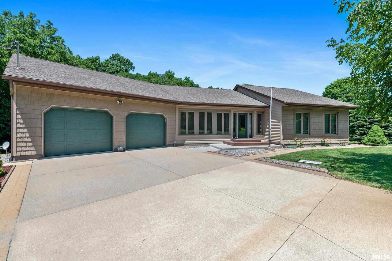 19180 E 40th St., Coal Valley, IL 61240