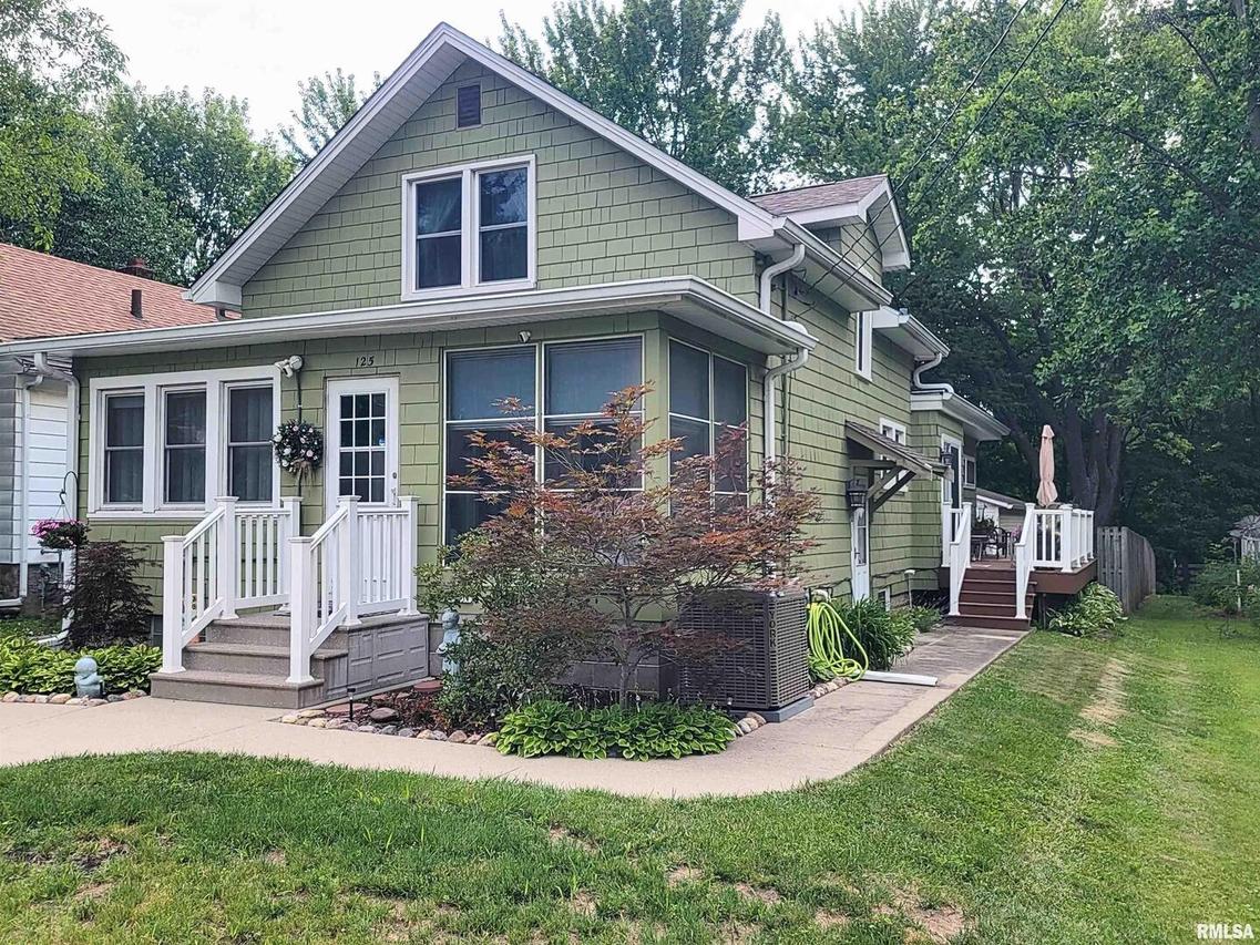 125 18th Ave., Moline, IL 61265