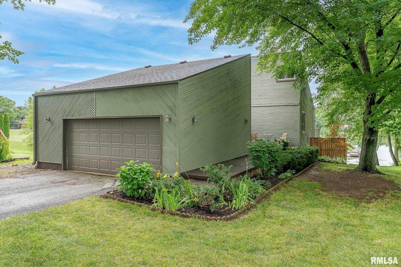 532 Fyre Lake Dr., Sherrard, IL 61281