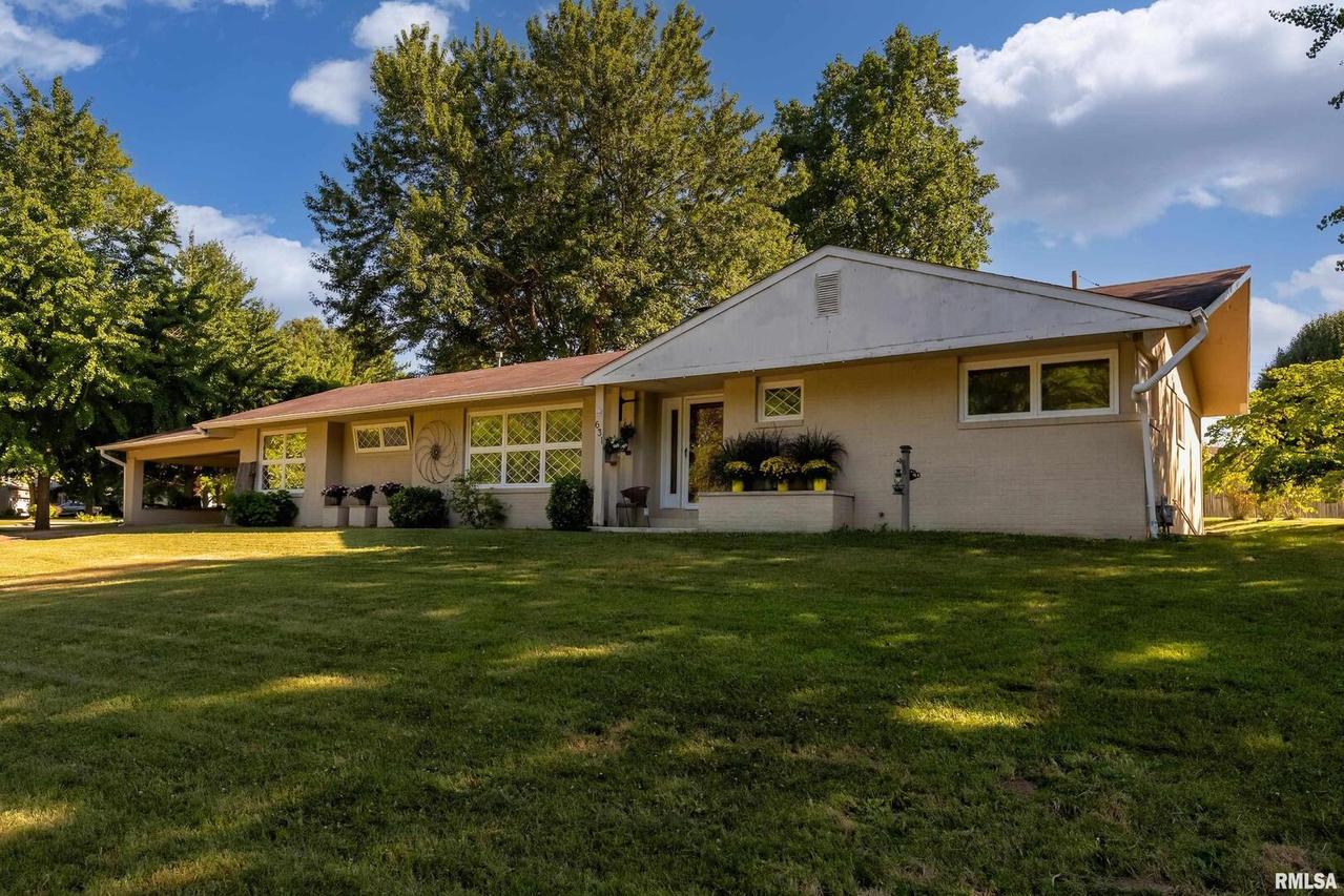 631 Indian Hill Dr., Herrin, IL 62948