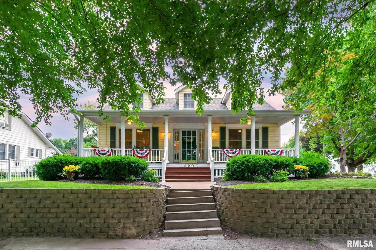 2203 5th St., Moline, IL 61265