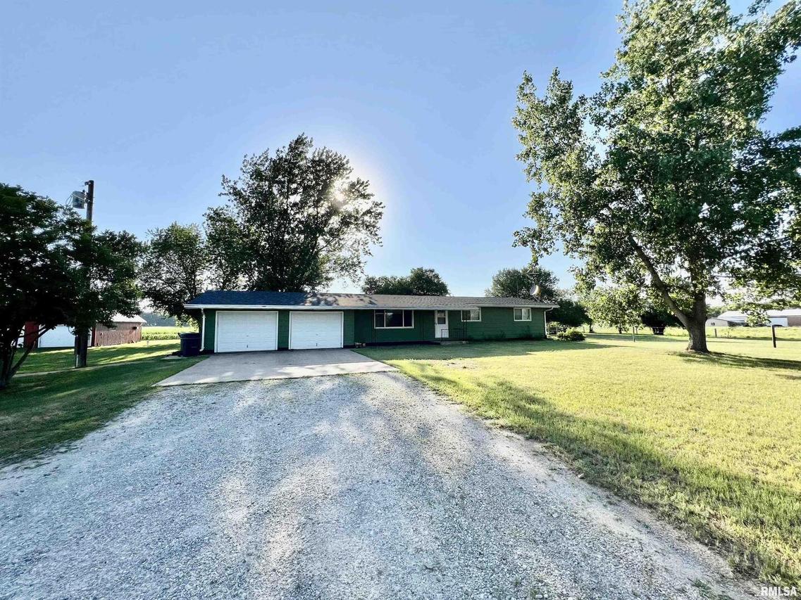 944 45th St., New Boston, IL 61272