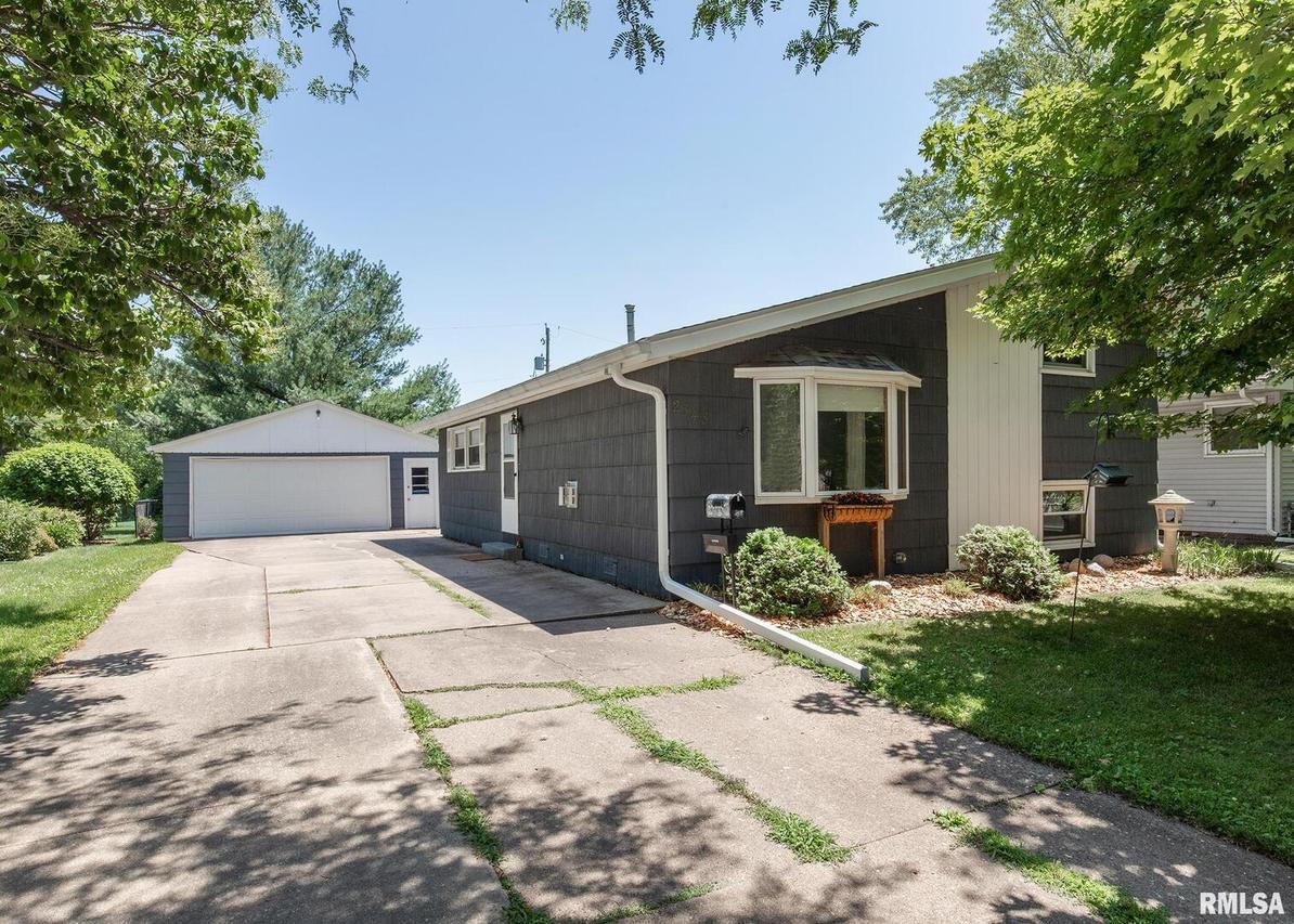 2343 46th Street Ct., Rock Island, IL 61201