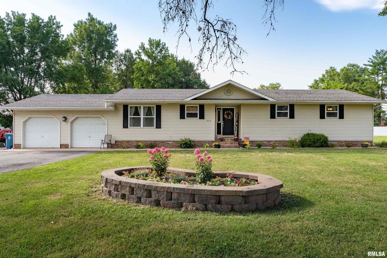 913 E 15th St., Christopher, IL 62822