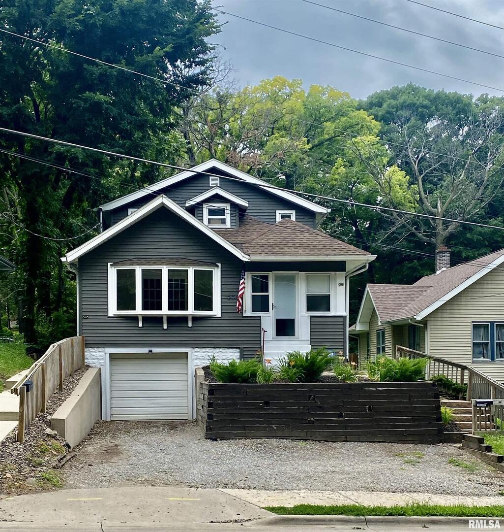 1208 25th St., Rock Island, IL 61201