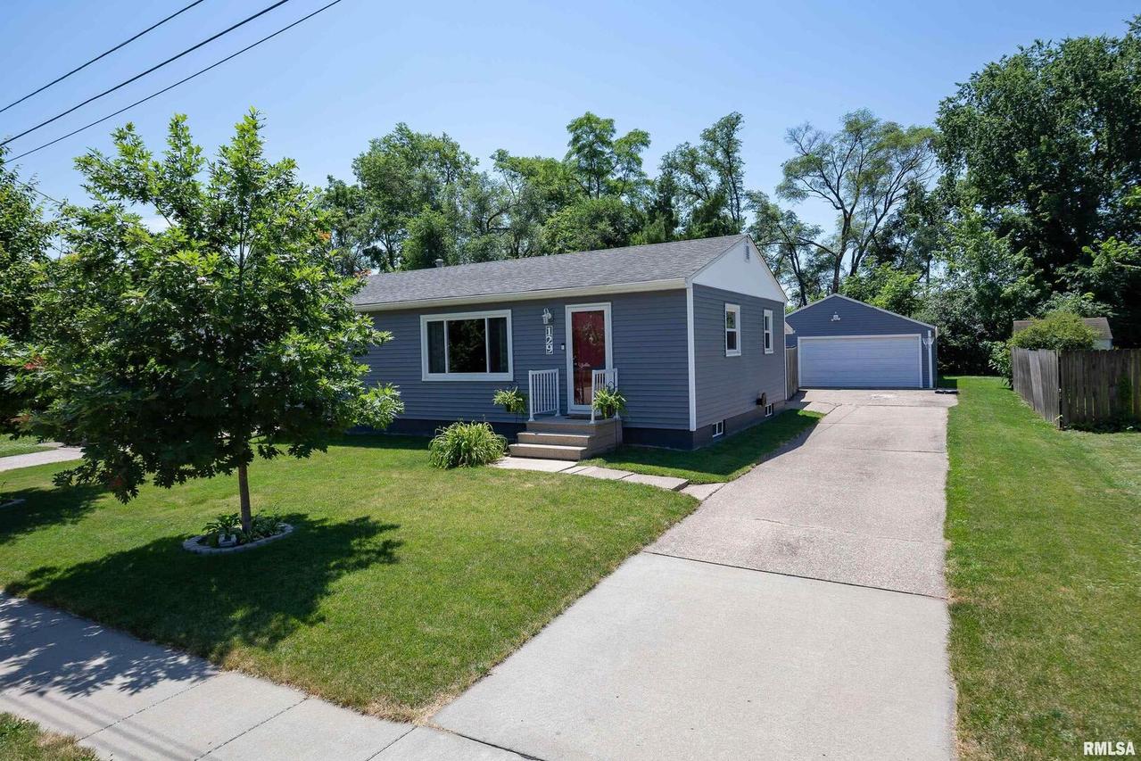 129 4th St., Carbon Cliff, IL 61239