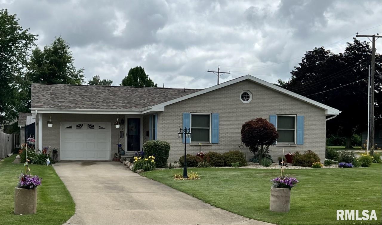 329 E College St., Kewanee, IL 61443