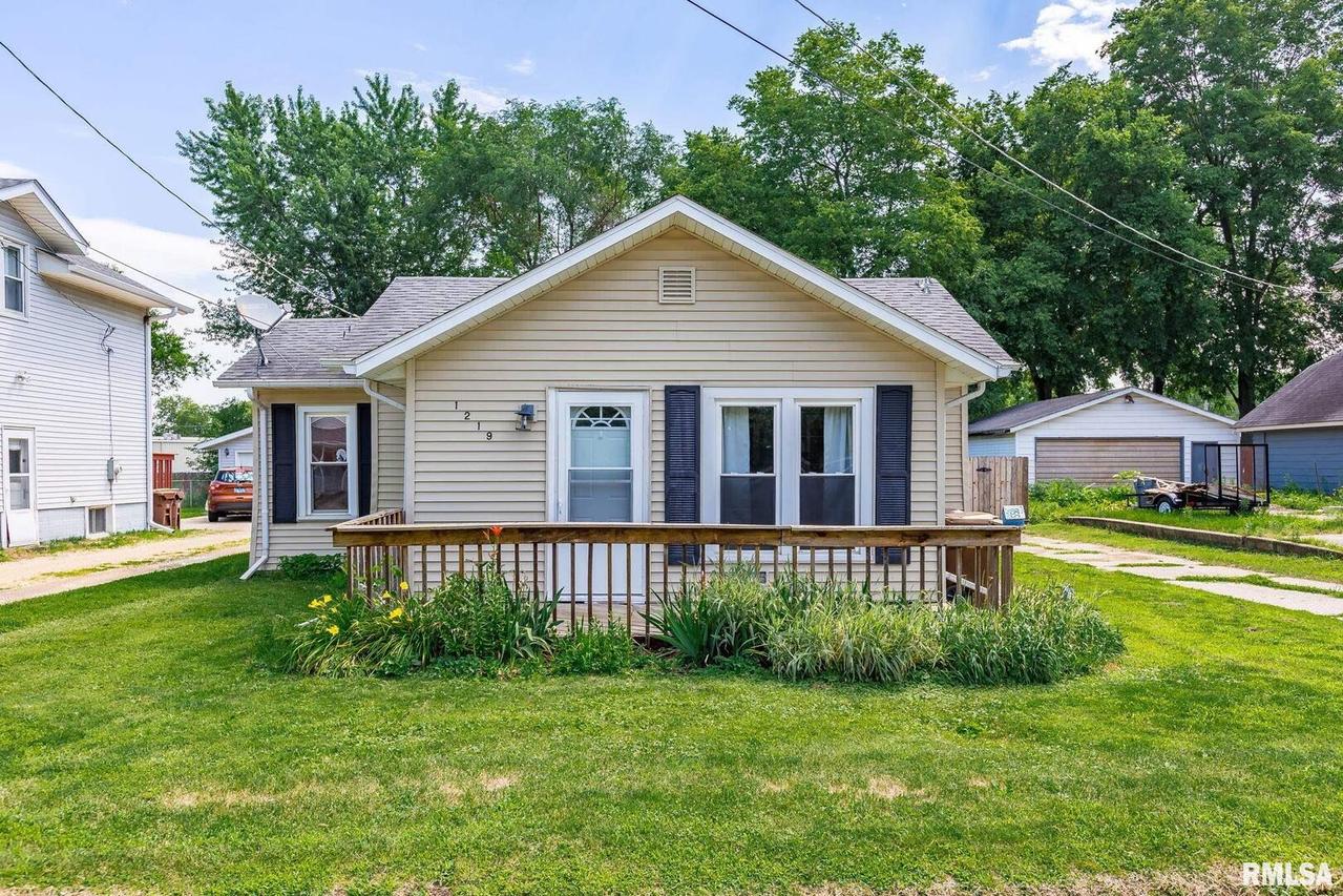 1219 Albany St., Erie, IL 61250