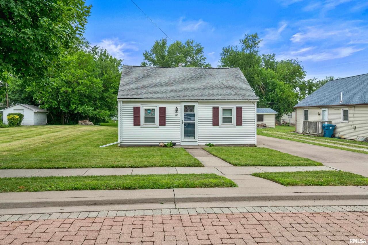 114 1st St., Carbon Cliff, IL 61239