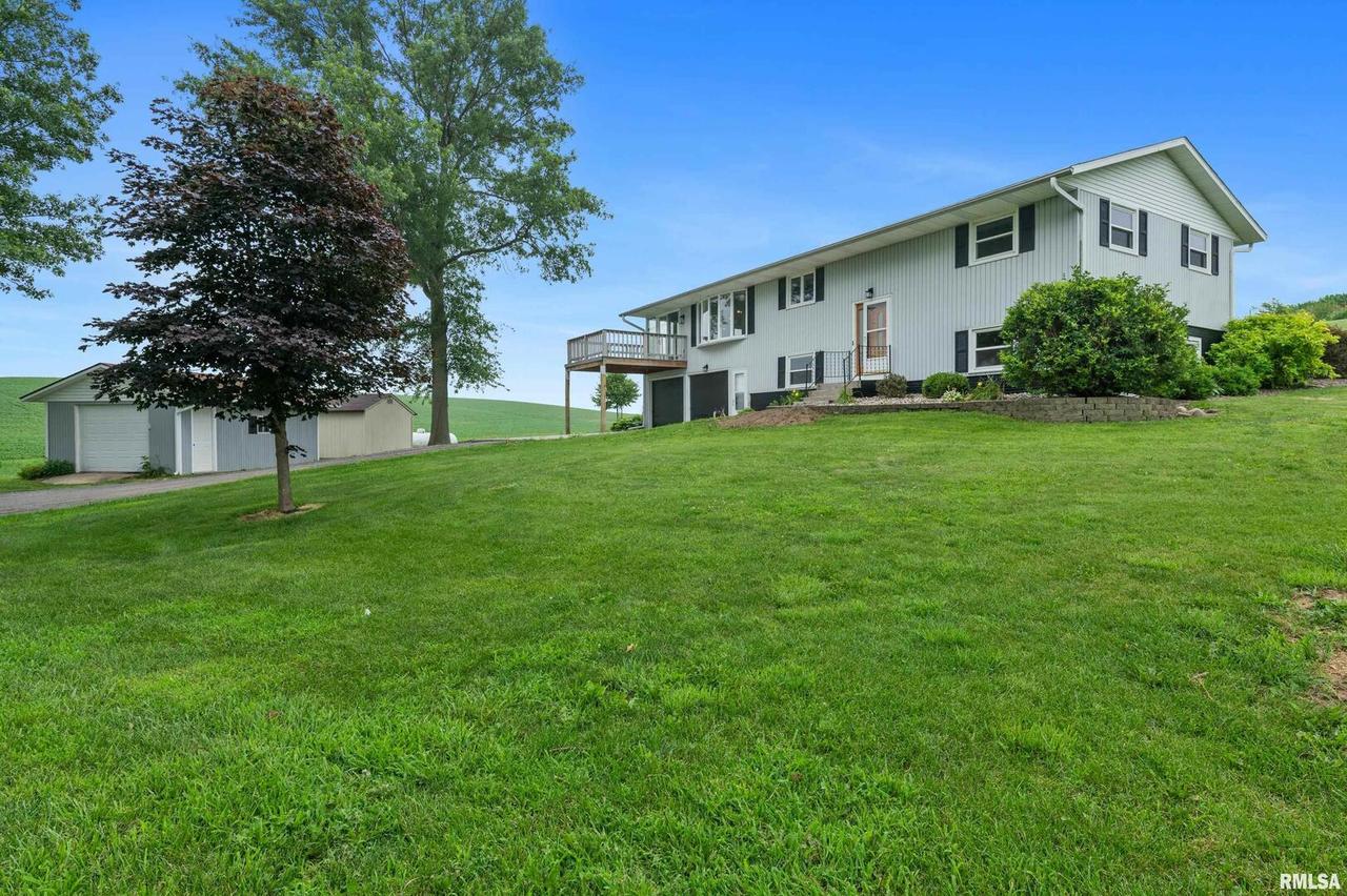 8211 N 1800th Ave., Geneseo, IL 61254