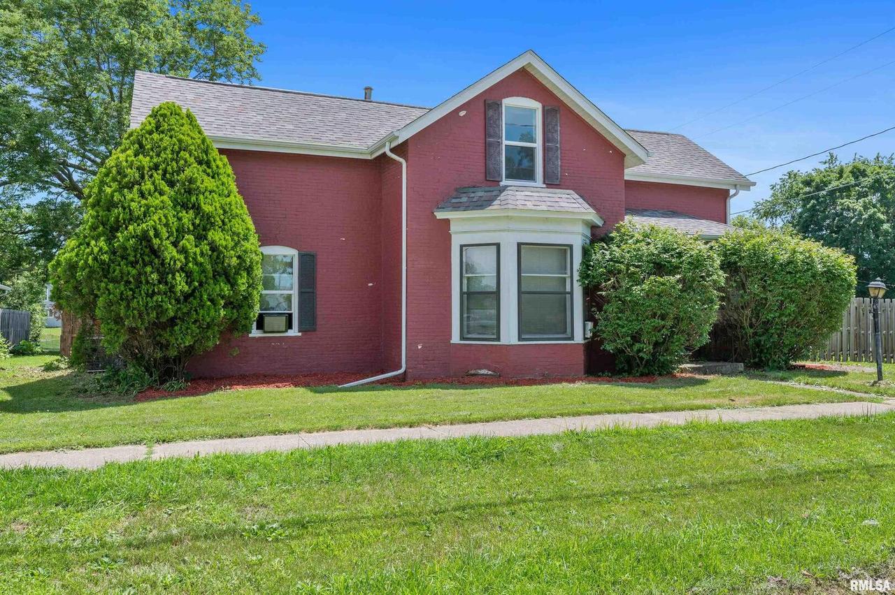 1408 13th St., Viola, IL 61486