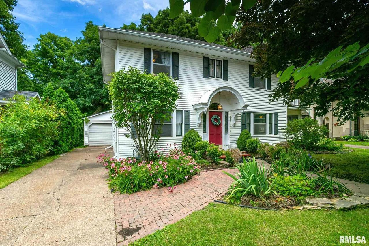 2951 15th Ave., Moline, IL 61265