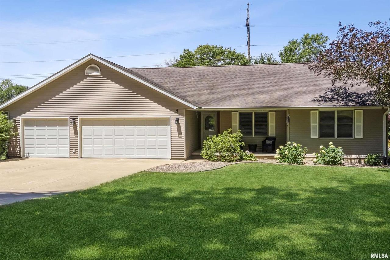 5 Sunset Dr., Cordova, IL 61242